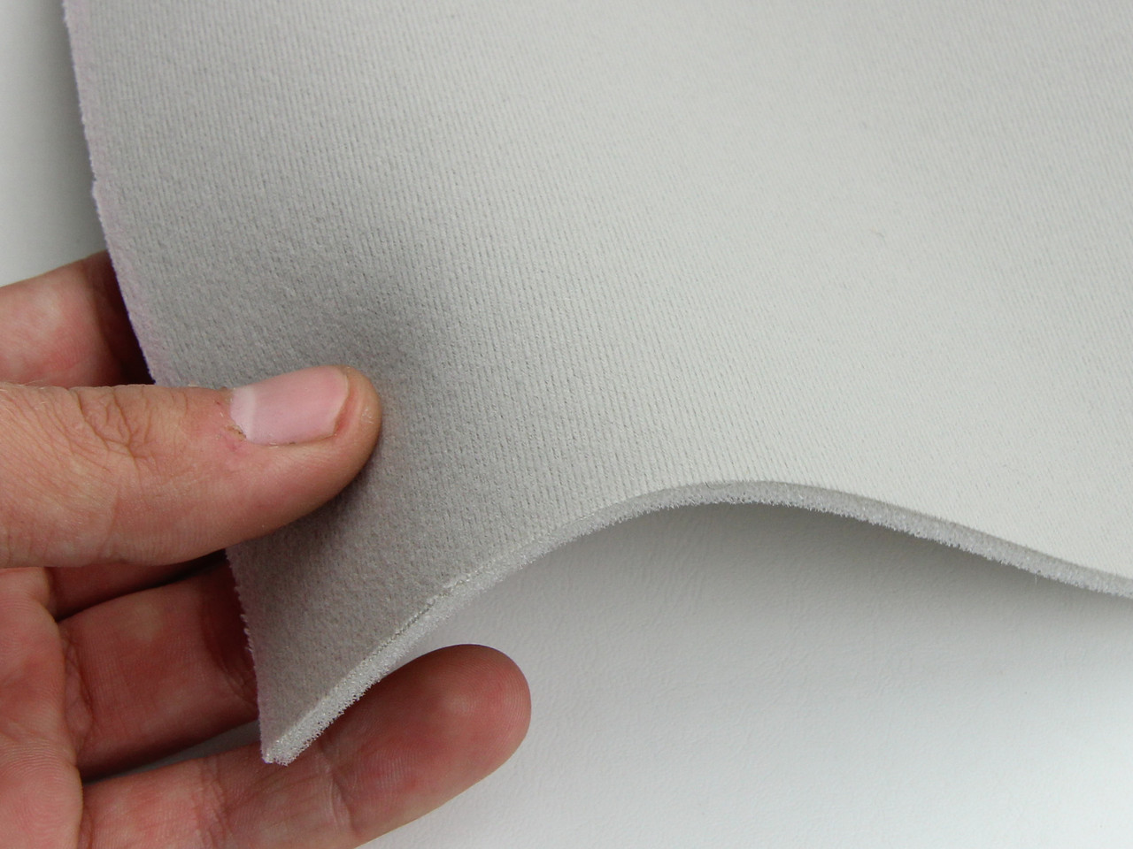 Автовелюр потолочный 1/19 оригинальный на поролоне, цвет светло-серый, толщина 3мм, ширина 155см детальная фотка