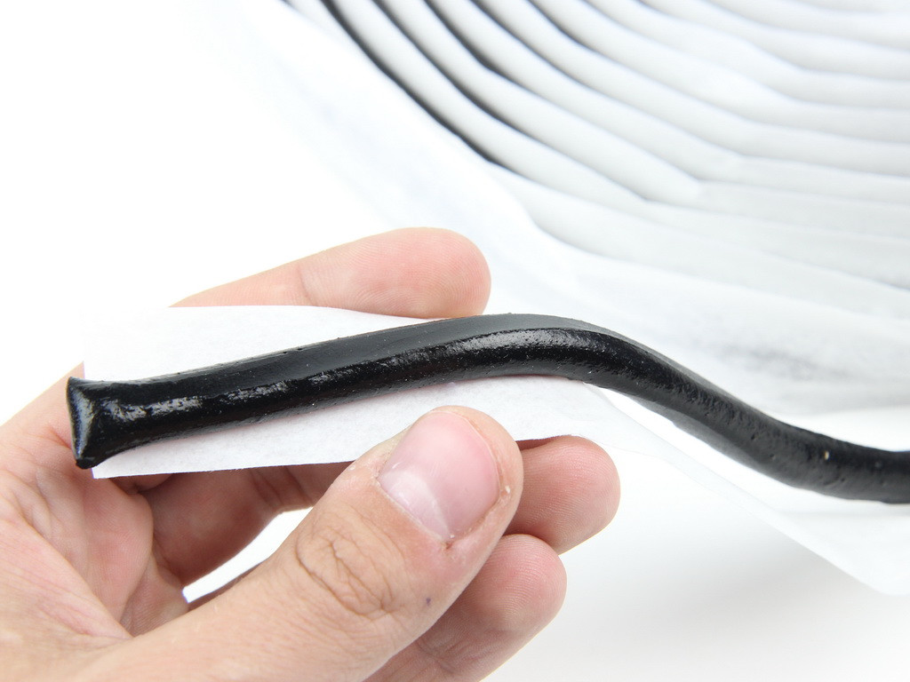 Автомобильный герметик для фар черный СТК Butyl Cord, герметизирующий бутиловый шнур, рулон 7м, диаметр 9мм детальная фотка