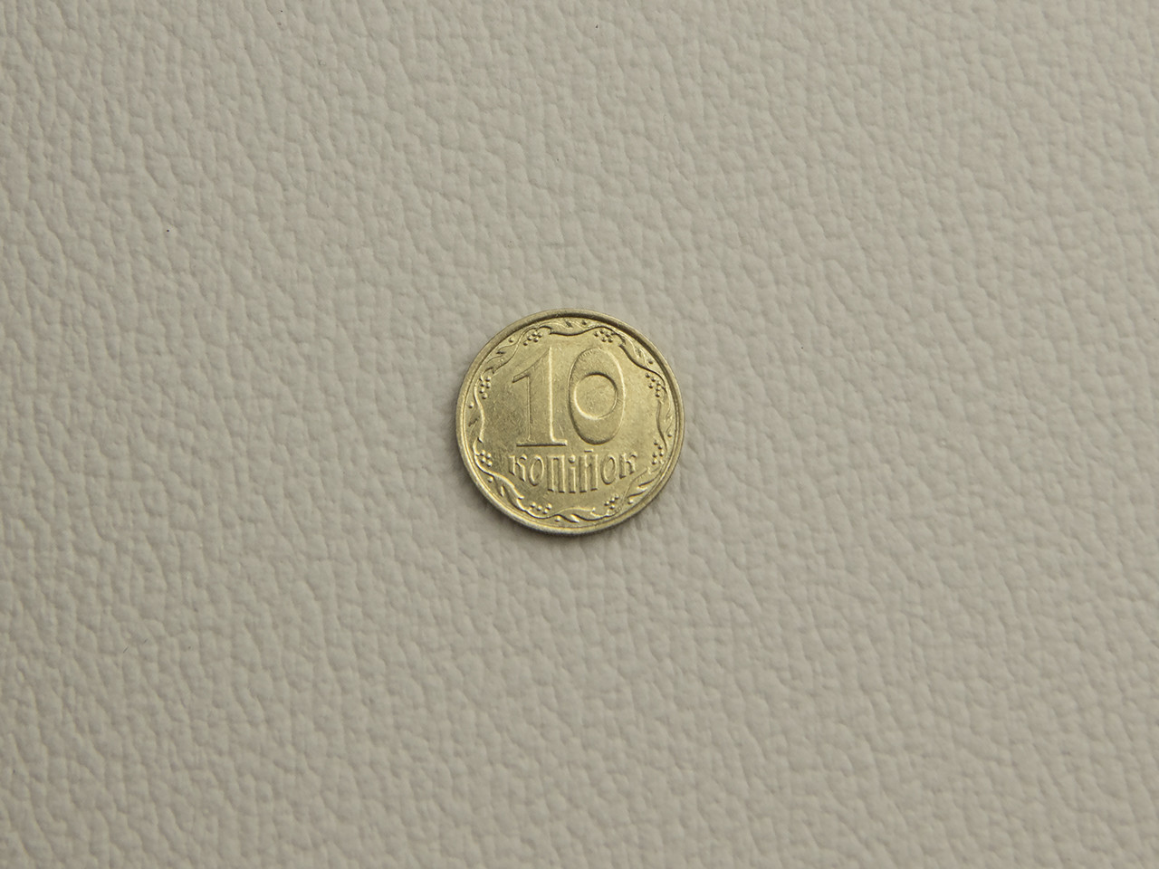 Автомобільний шкірозамінник кремовий 15319/3 на тканинній основі, ширина 155см детальна фотка