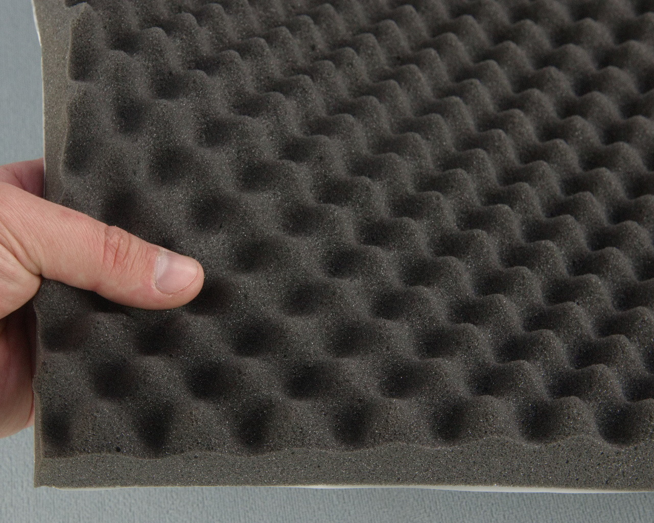 Шумопоглотитель ACOUSTICS SoundWave L35, с латкесной пропиткой, самоклеющийся, толщина 35мм, лист 100x50см детальная фотка