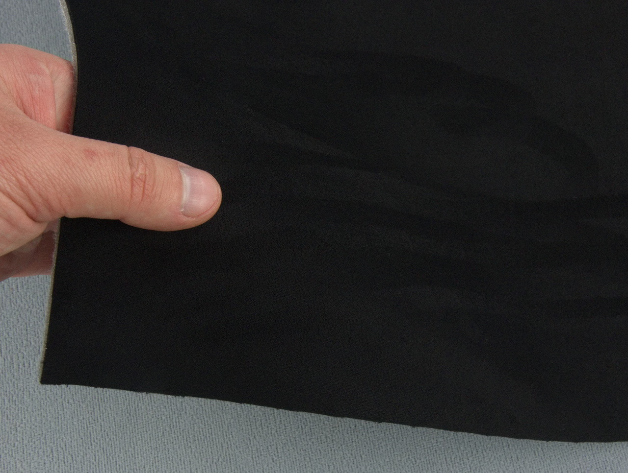 Алькантара Lycra p09 черная, на поролоне 3мм и сетке, ширина 150см (Турция) детальная фотка