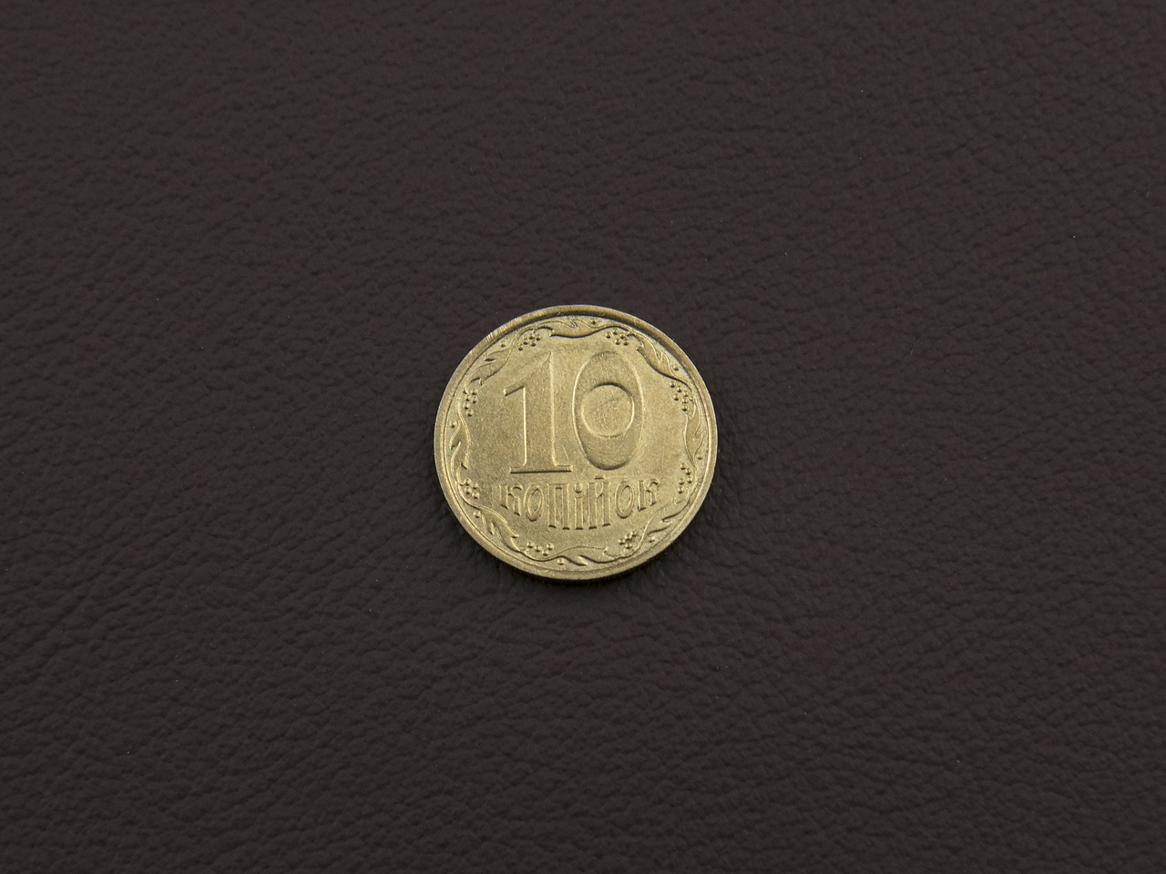 Автомобільний шкірозамінник шоколадний K82, на тканинній основі 1мм, ширина 160cм детальна фотка