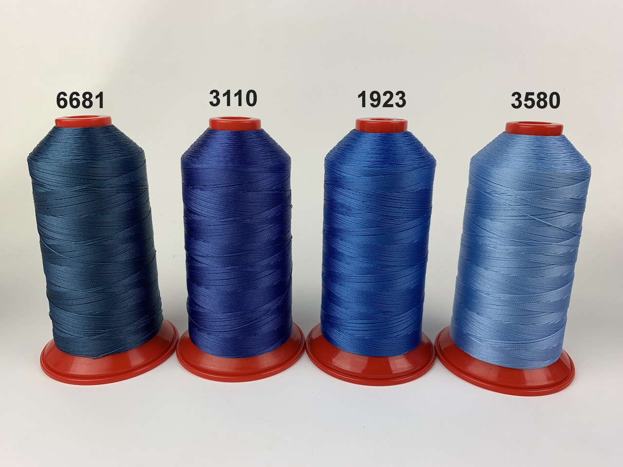 Нитка POLYART (ПоліАРТ) N15 колір 1923 синій, довжина 1000м детальна фотка