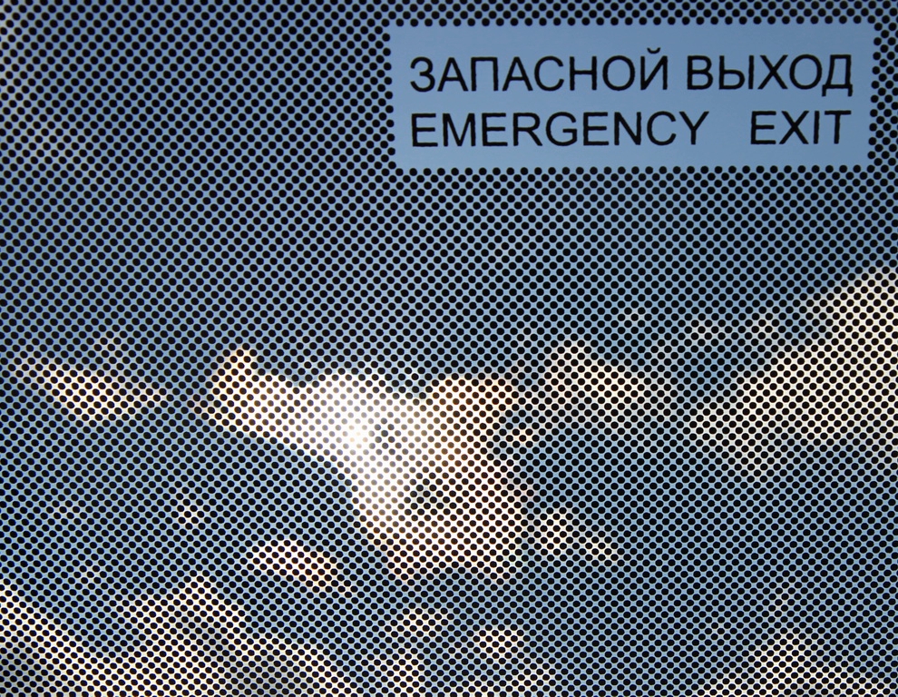 Люк автомобильный 40х50 см (пласт. мех.), для пассажирских, грузопассажирских и грузовых автомобилей, стеклянный детальная фотка
