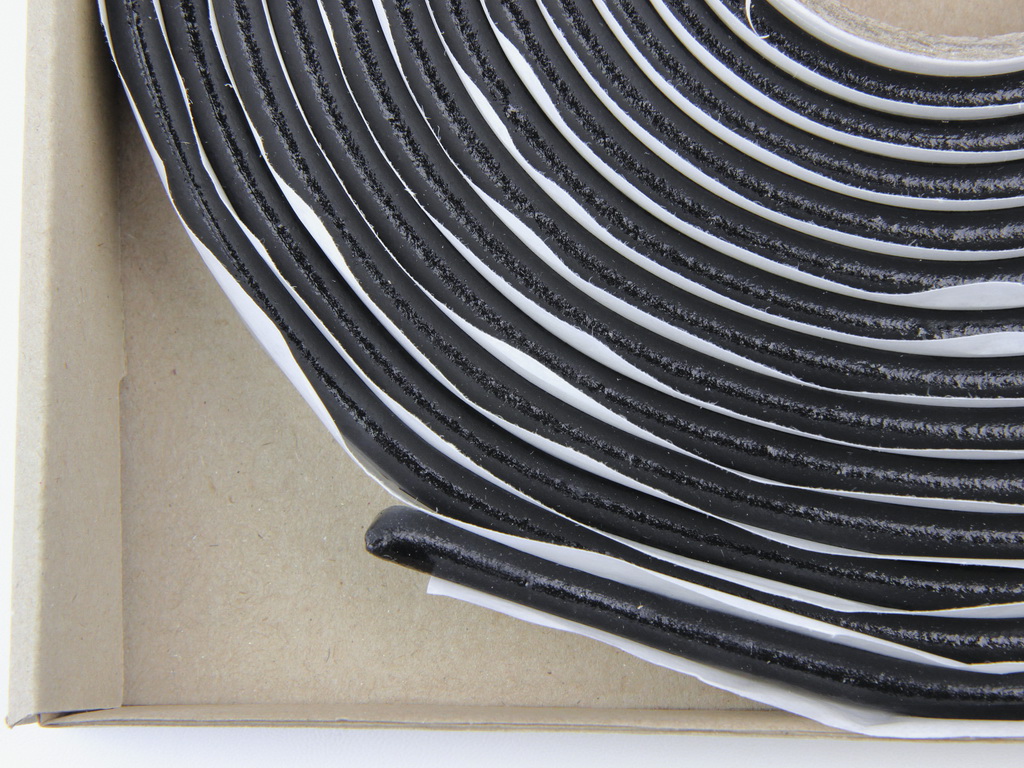 Автомобильный герметик для фар черный СТК Butyl Cord, герметизирующий бутиловый шнур, рулон 7м, диаметр 9мм детальная фотка
